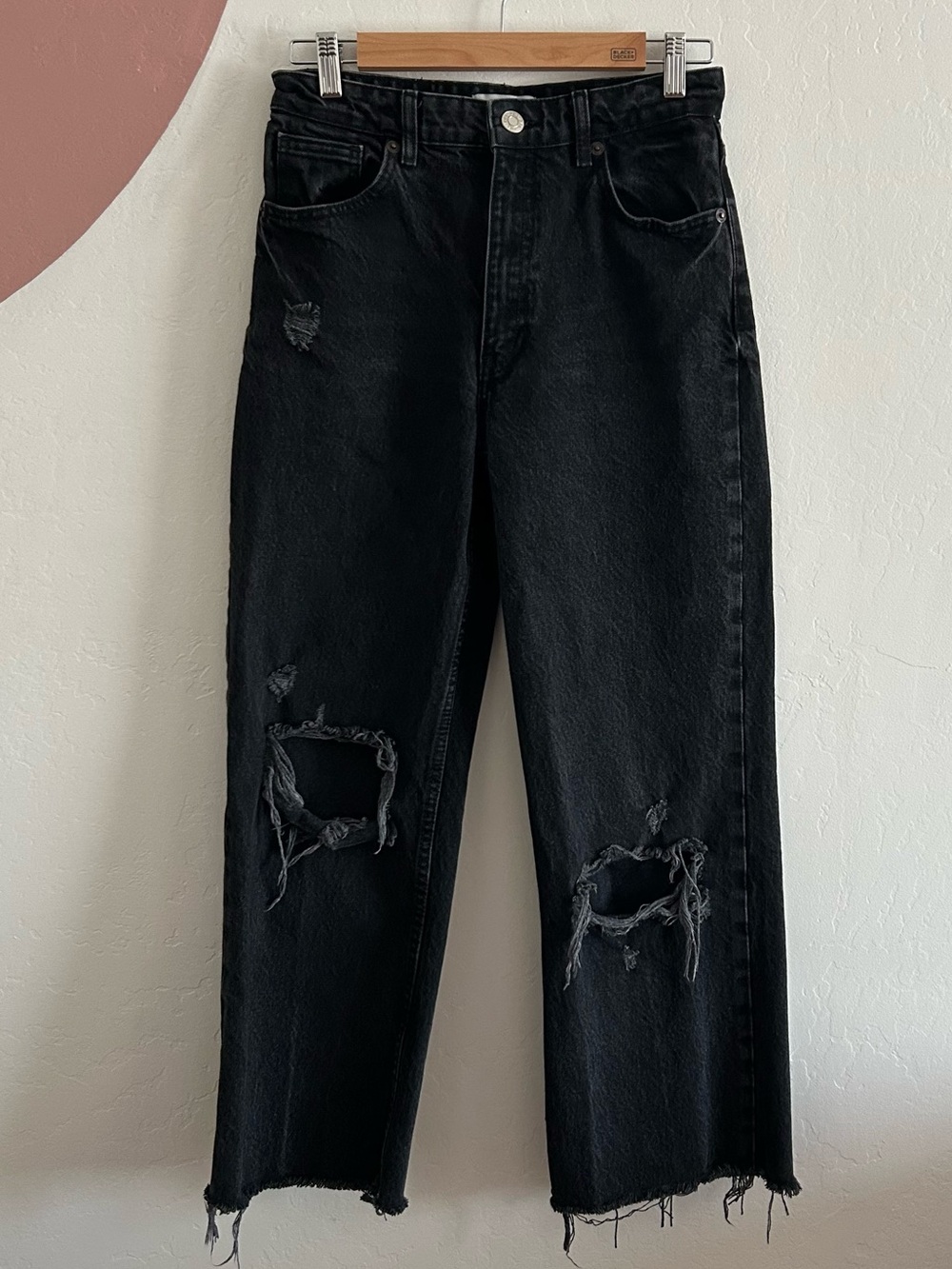 Zara Women’s Black Distressed Crop Straight Fit Jeans size 6